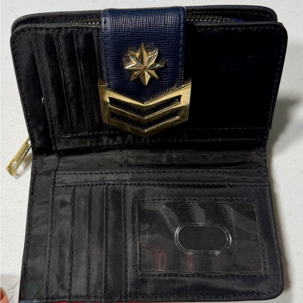 Captain Marvel Bi-Fold Snap Wallet - Navy & Red with Gold Star - Picture 2 of 4